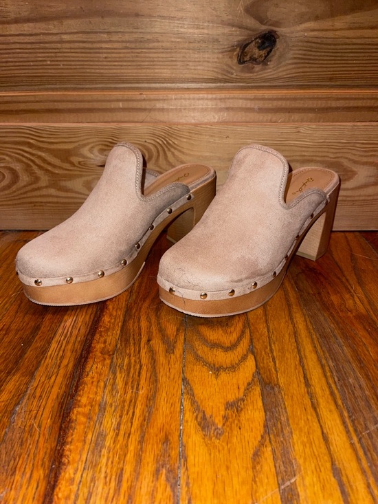 qupial Shoes - Women's Suede Beige Platform Wedge Clogs